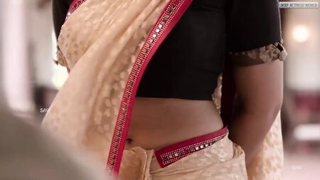 El sexy ombligo de Ammu Abirami
