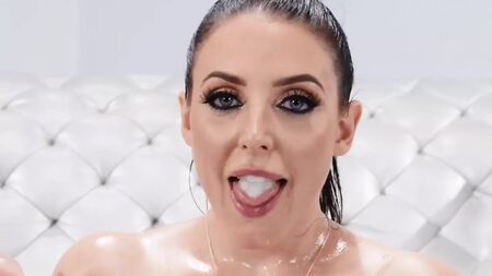 Angela White se traga la corrida de Scott Nail