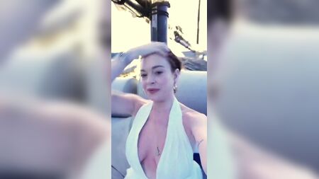 Lindsay Lohan (escote) se le ve el pezón