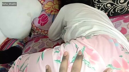 Follando a mi hermanastra mientras duerme, Neha Bhabhi