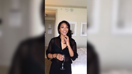 Candice Patton está guapísima durante el ensayo