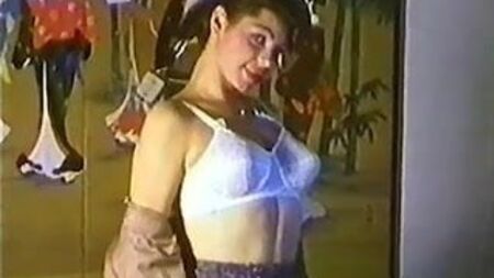 NO CONSIGO QUE SEAS MÍA - Vídeo musical de striptease vintage
