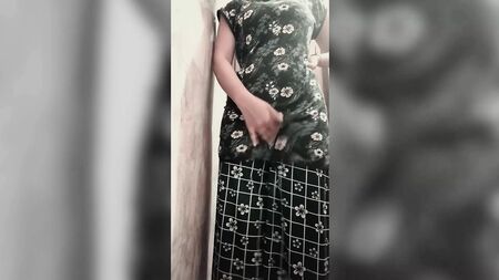 Parte 1: Llamada sexual en hindi con charla picante de Riya con su novio; chica india desi
