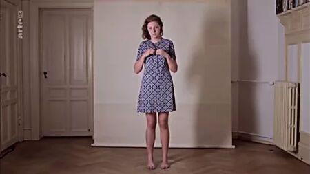 El striptease de la chica de al lado