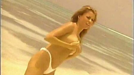Sofía Vergara en bikini y en topless para un calendario en ScandalPlanet