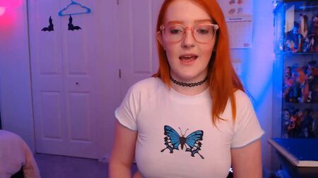 Cherry Fae, una colegiala estadounidense de 19 años, adora ser una chica traviesa
