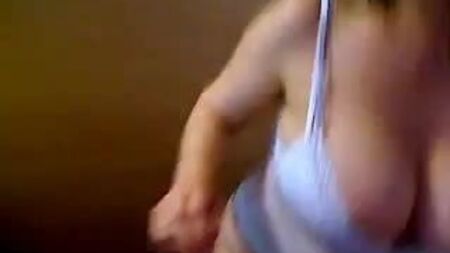 Baile erótico de una stripper de chat con pechos grandes