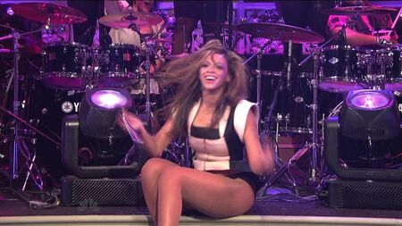 Beyoncé - Single Ladies (Put a Ring on It) en directo en SNL 2008
