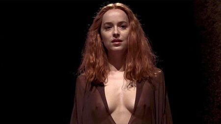 Dakota Johnson: se le ven los pezones en ScandalPlanet.com