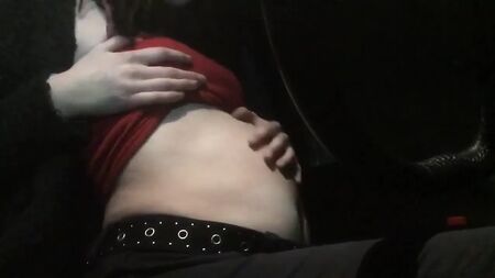 Chica gordita hinchada al máximo