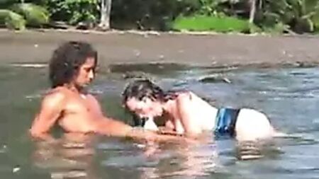 Nikki Fritz: mamada y sexo duro en una playa de Costa Rica