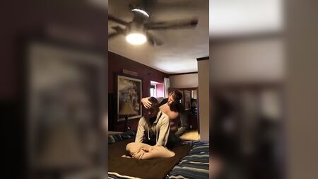 Un hombre heterosexual casado y anónimo se corre dentro de mí