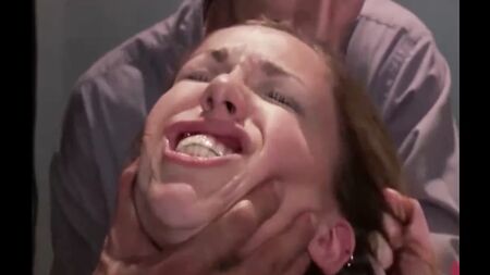 Relato erótico para mujeres: La fiesta (1 de 4) – Gangbang con la esposa y BDSM