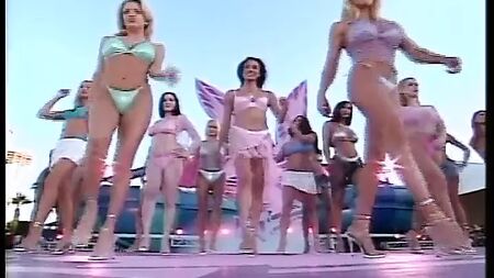 ¡Playboy Wet & Wild en directo! Pase entre bastidores