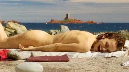 Escena del trasero desnudo de Natalie Portman en ScandalPlanetCom