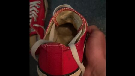 Córrete dentro de las zapatillas Converse rojas de mi hermana I chuckloveinsta