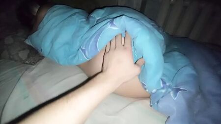La chica somnolienta se entregó a él por completo - GeroinNut