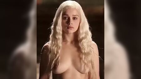El trasero de Emilia Clarke en bucle