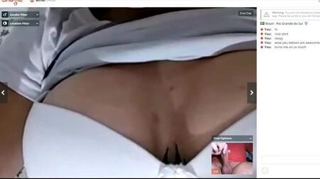 ¡Una chica guapa en Shagle se vuelve loca! Parte 1