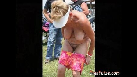 Recopilación de fotos en primer plano de coños de abuelas de OmaFotzE