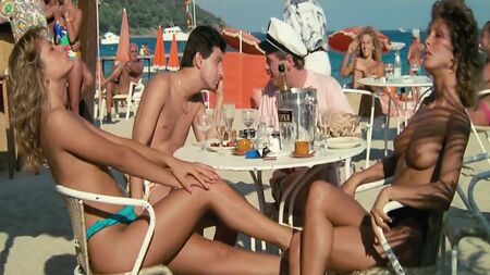 chicas sexys: Tranquilos y a tomar algo fresquito en Saint-Tropez