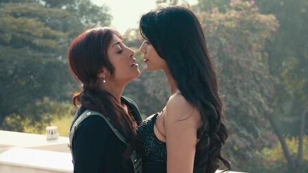 Hate Story (2012): recopilación de escenas de Paoli Dam con subtítulos