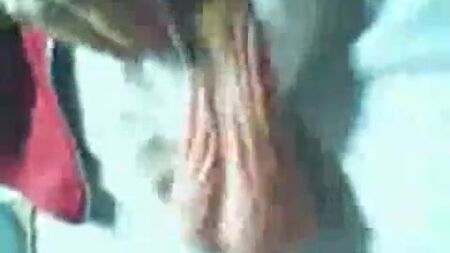 Las pelotas de mi padrastro se le salen del traje