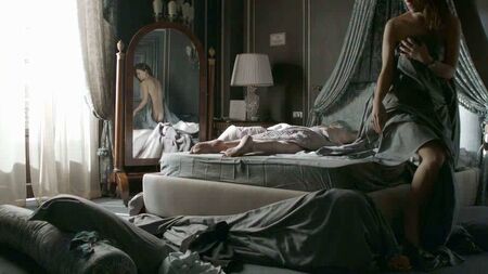 El trasero desnudo de Olivia Wilde en «Third Person» en ScandalPlanetCom