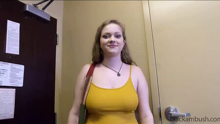 Black Ambush: ¡Jasmine dejó a su novio en casa para follar con un negro en su primera película porno!