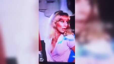 El lado del pecho y el pezón de Barbara Edon