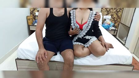 Sexo entre un hermano y una hermana indios, doblado al hindi, xxx