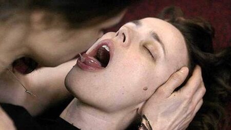 Escena de sexo con las famosas Rachel McAdams y Rachel Weisz desnudas