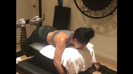 Recopilación de vídeos de Tracee Ellis Ross haciendo ejercicio