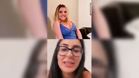 Lesbianas brasileñas charlando por webcam