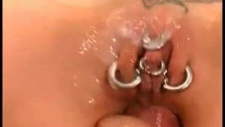 Pareja sexy con tatuajes