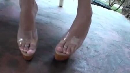 TACONES TRANSPARENTES CON PUNTAS ROSAS
