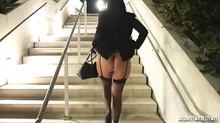 Una madura francesa con medias negras de RHT es follada por dos tíos