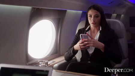 Más profundo. Seth se somete a su jefa dominante, Angela White