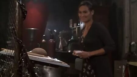 Tia Carrere - La mujer de mi profesor (1999) Milf y joven