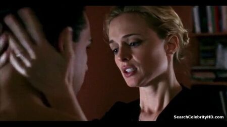 Heather Graham follada con fuerza por detrás