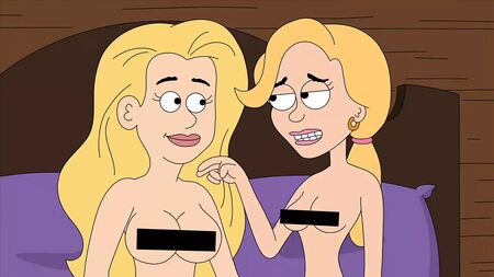 Brickleberry: Ethel Anderson y Amber besándose