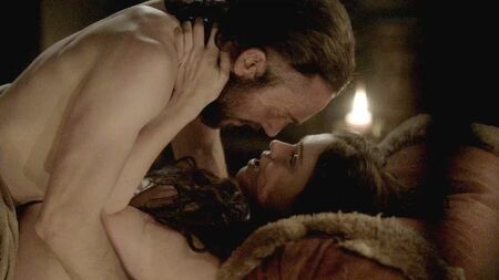 Jennie Jacques desnuda en una escena de sexo de «Vikings» en ScandalPlanet.Com