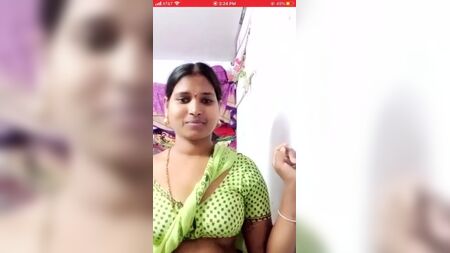 Vídeo de striptease de una chica tamil de una familia atractiva