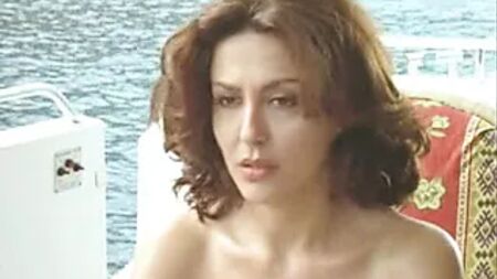 LA JOVEN SABRINA FERILLI DESNUDA EN UNA PELÍCULA ITALIANA
