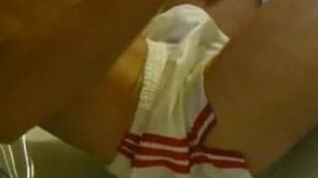 Pantalón corto Adidas de nailon satinado blanco con rayas rojas (Wet)