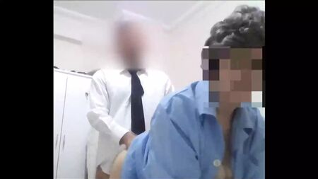 El profesor que se folla a la limpiadora del colegio - Porno turco