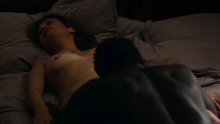 Emmanuelle Devos desnuda en «Amin» (2018)