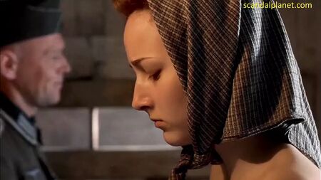 Las tetas al aire de Leelee Sobieski en la serie «Uprising»