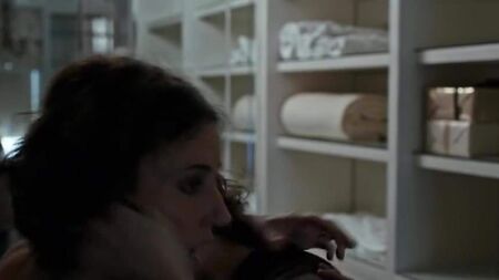 Orla Brady y Rory Fleck Byrne haciendo el amor