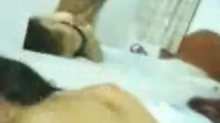 Una chica de compañía malasia follada en un hotel indio de 5 estrellas